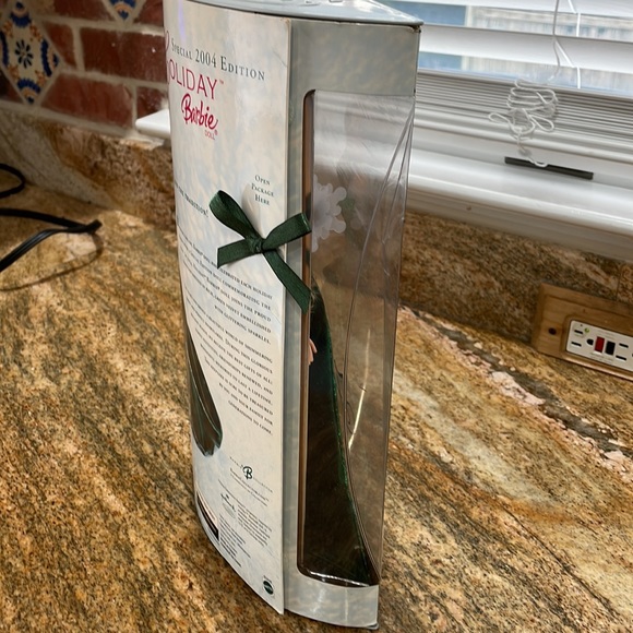 NIB Special Edition 2004 Holiday Barbie- green dress - Picture 4 of 12